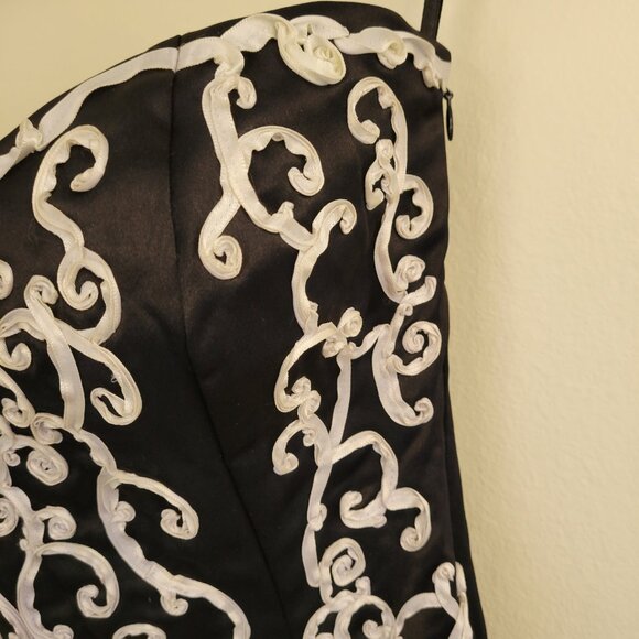 White House Black Market Black Strapless Cocktail Dress Ribbon Detail Size 0 - Picture 4 of 10